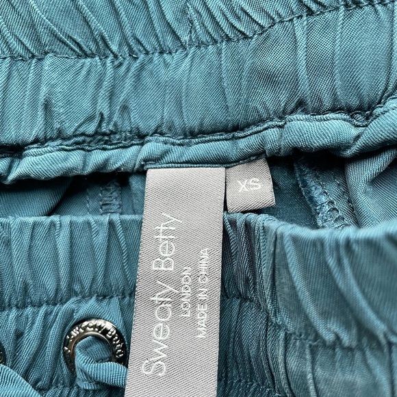 Sweaty Betty • Cargo Jogger Pants in Blue - Picture 7 of 8